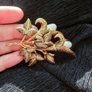 Vintage 1970s Damascene Made in Spain Faux Pearl Floral Brooch